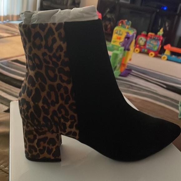NIB Nine West Iliora animal print booties - Picture 5 of 7
